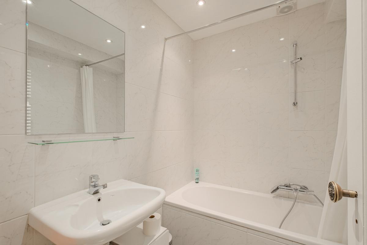 SOUS OFFRE !! Proximité du Châtelain : RDC 3 ch+ extérieurs + parking