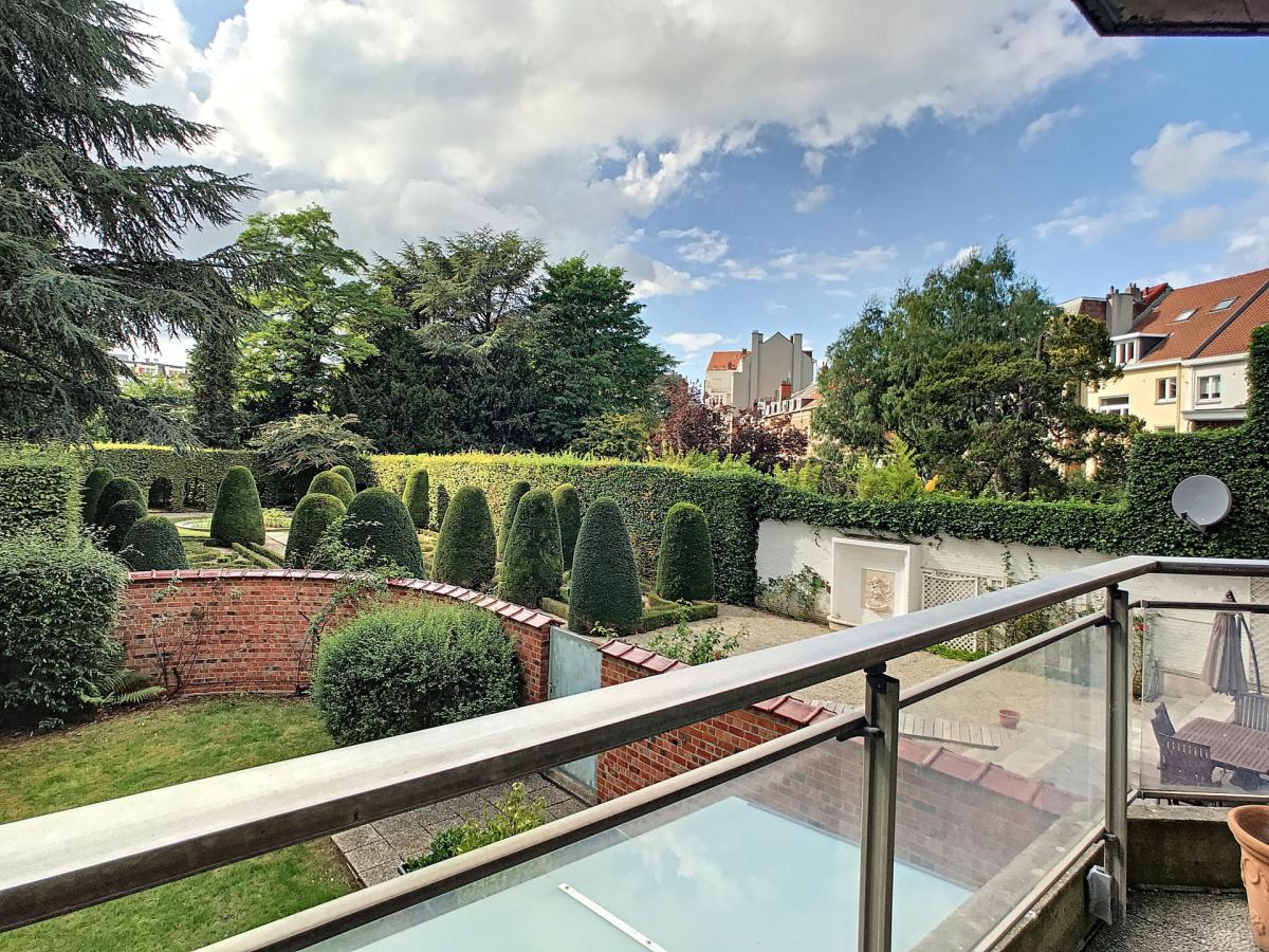 Place Brugmann : Très bel appartement de 3 ch. + terrasse