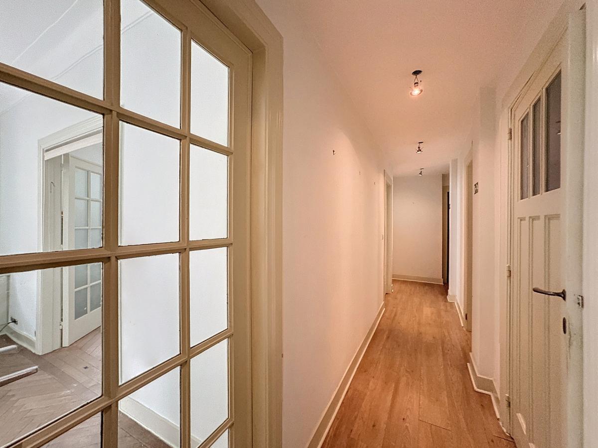 Schuman/ Cinquantenaire : Bureau rénové