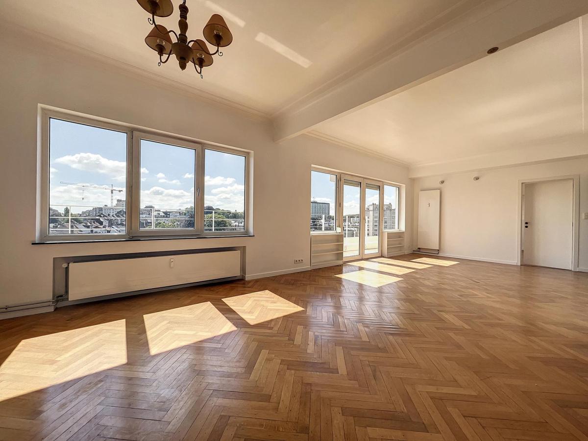 Général Jacques: Superbe penthouse 3ch + terrasses + parking