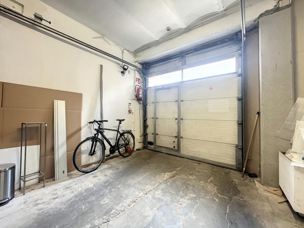 Saint Catherine - Magnifique rez commercial de  ± 170 m²