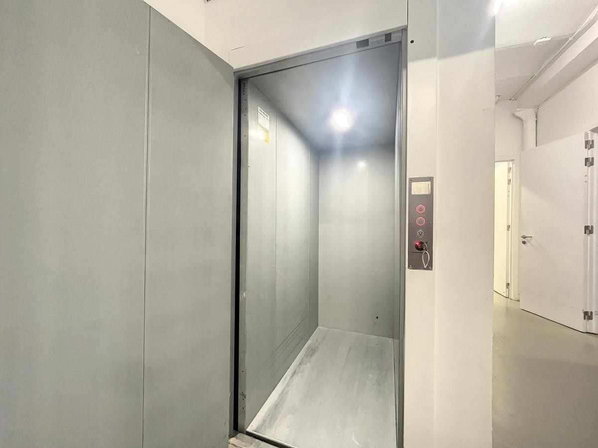 Saint Catherine - Magnifique rez commercial de  ± 170 m²