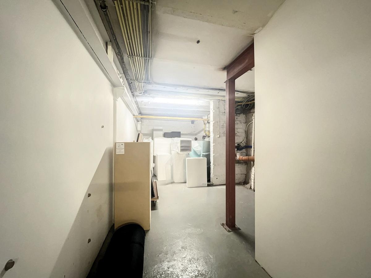 Saint Catherine - Magnifique rez commercial de  ± 170 m²