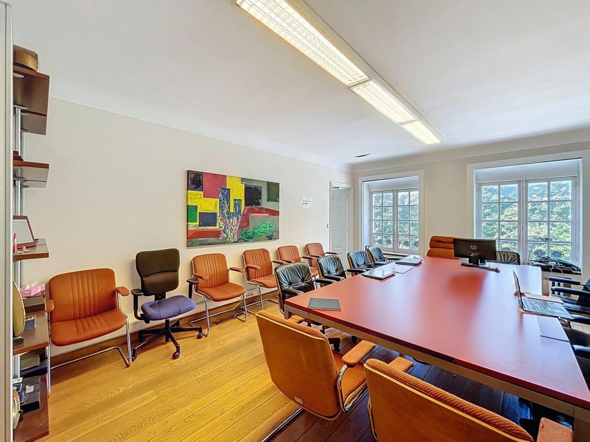 Quartier Royal : Bel espace de bureau