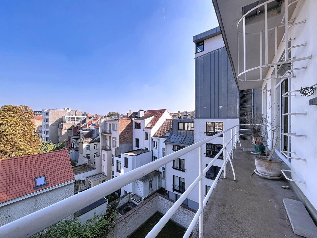 Place Stéphanie : Beau studio meublé + terrasse