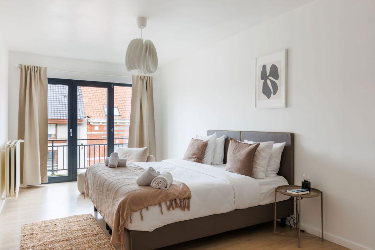 Cinquantenaire: bel appartement rénové 127m² terr, pk