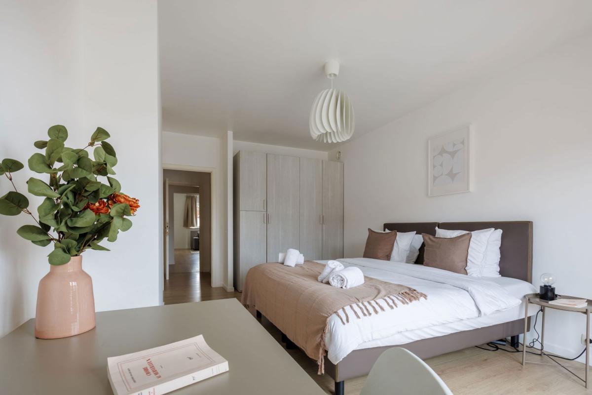 Cinquantenaire: bel appartement rénové 127m² terr, pk