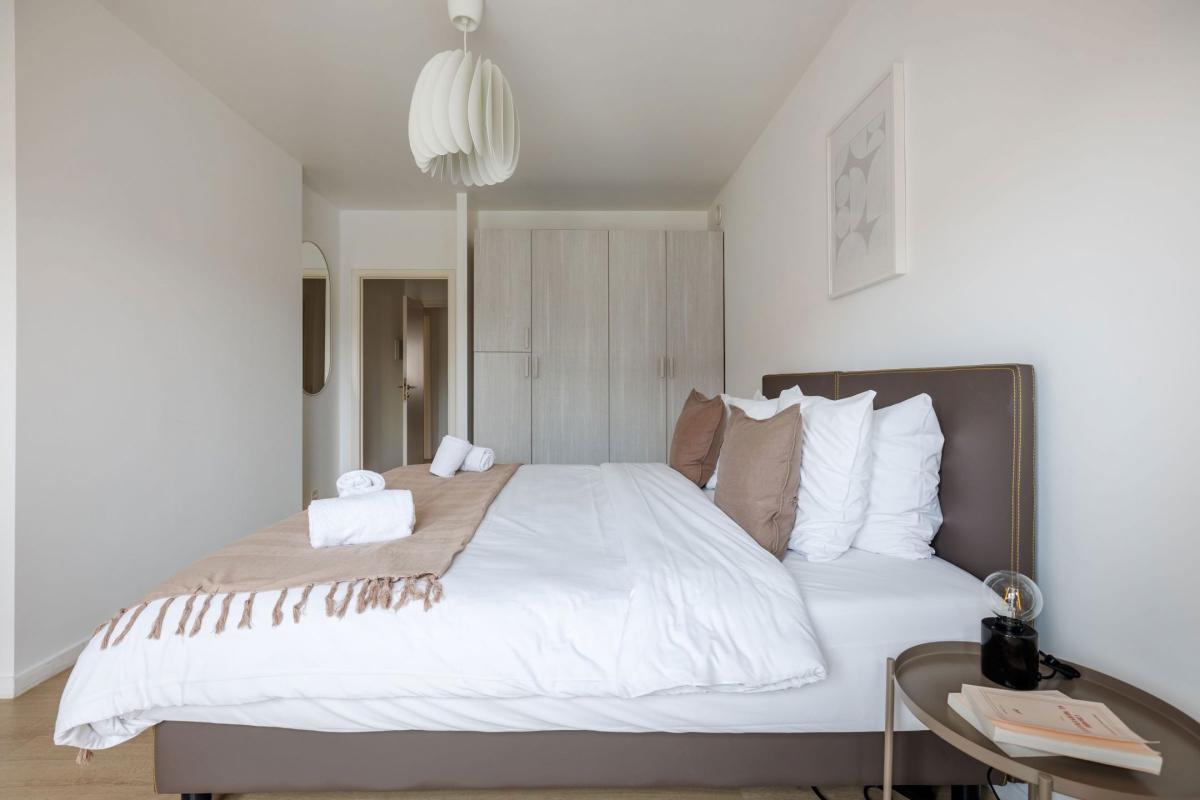 Cinquantenaire: bel appartement rénové 127m² terr, pk