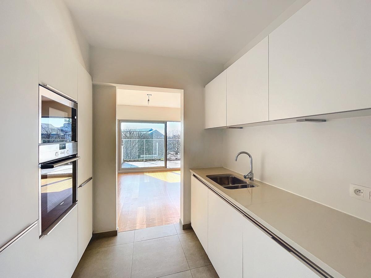 Quartier Européen : Bel appartement 2 chambres avec terrasse