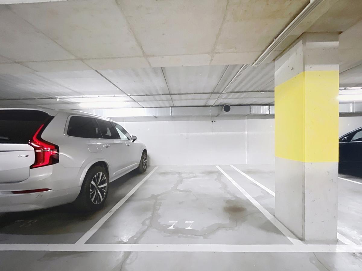 Quartier Européen : Emplacement de parking intérieur 