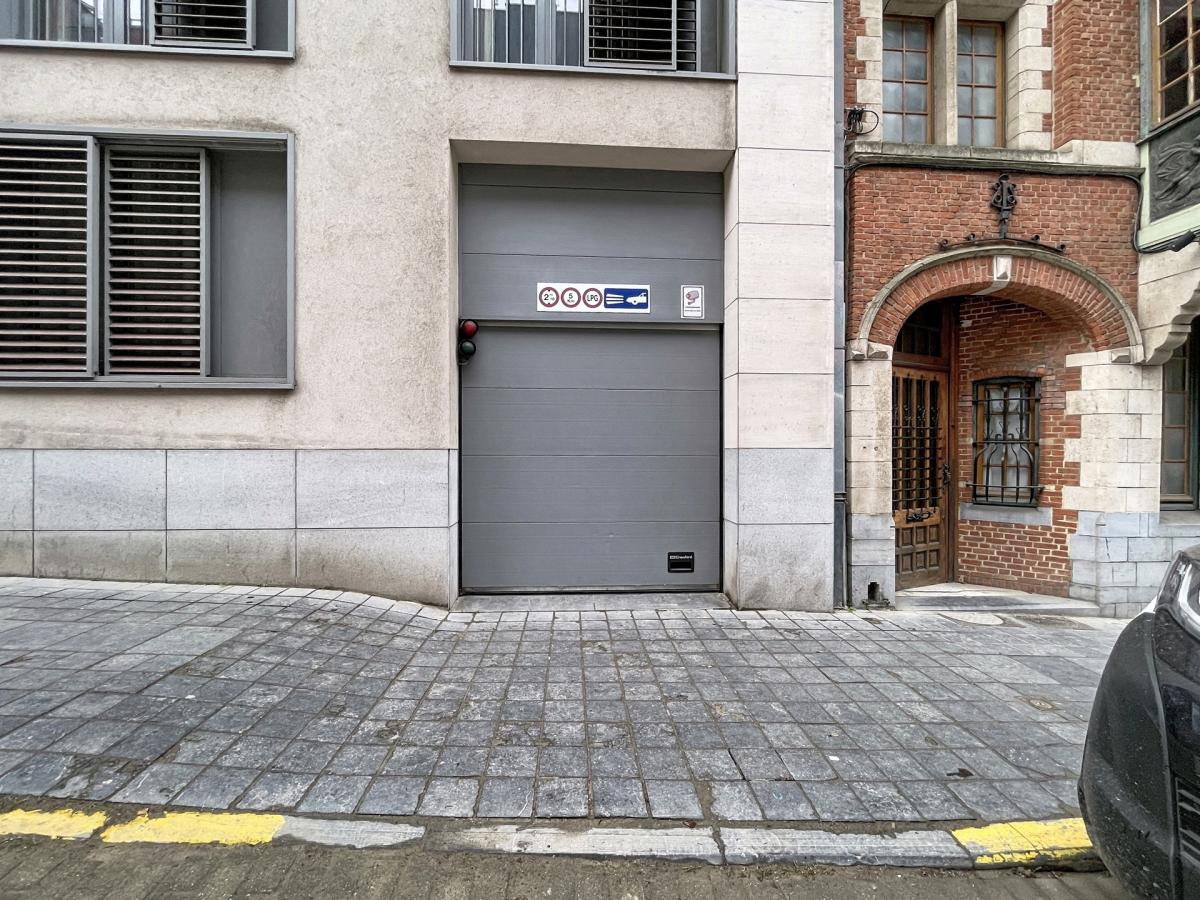 Quartier Européen : Emplacement de parking intérieur 