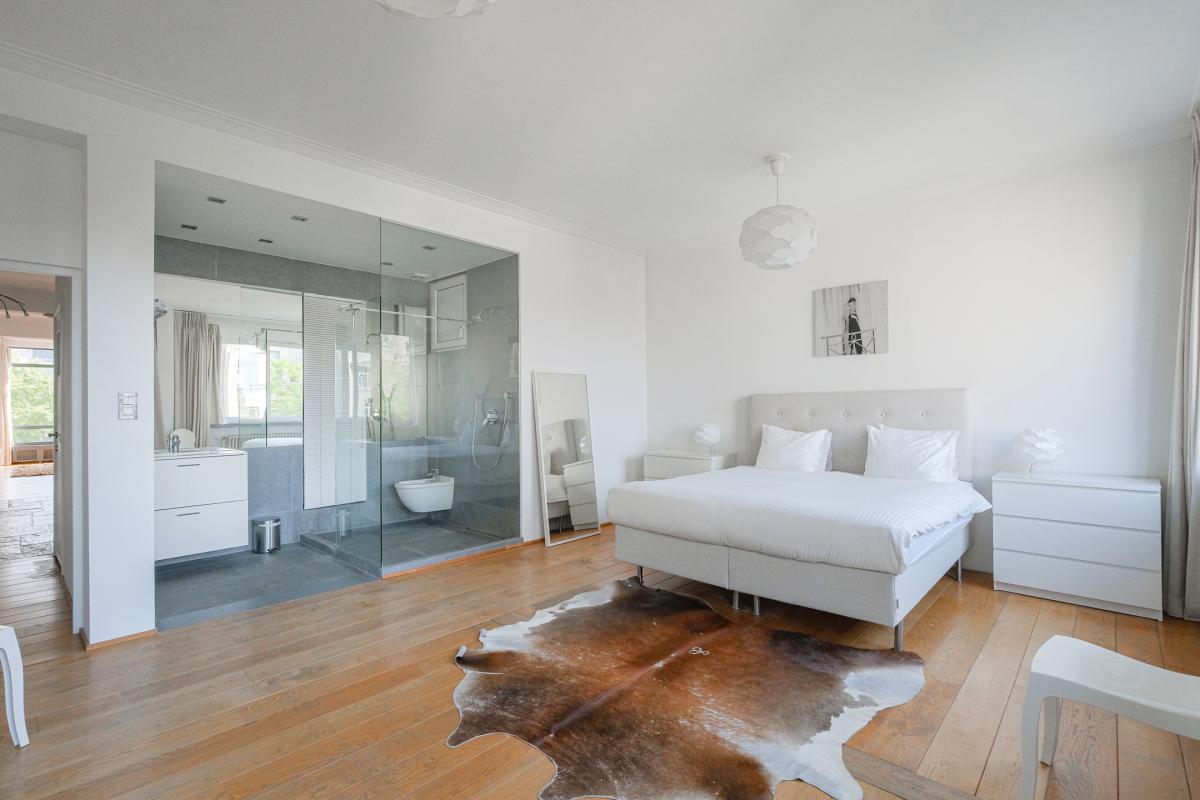 Louise/Châtelain: Magnifique appartement meublé