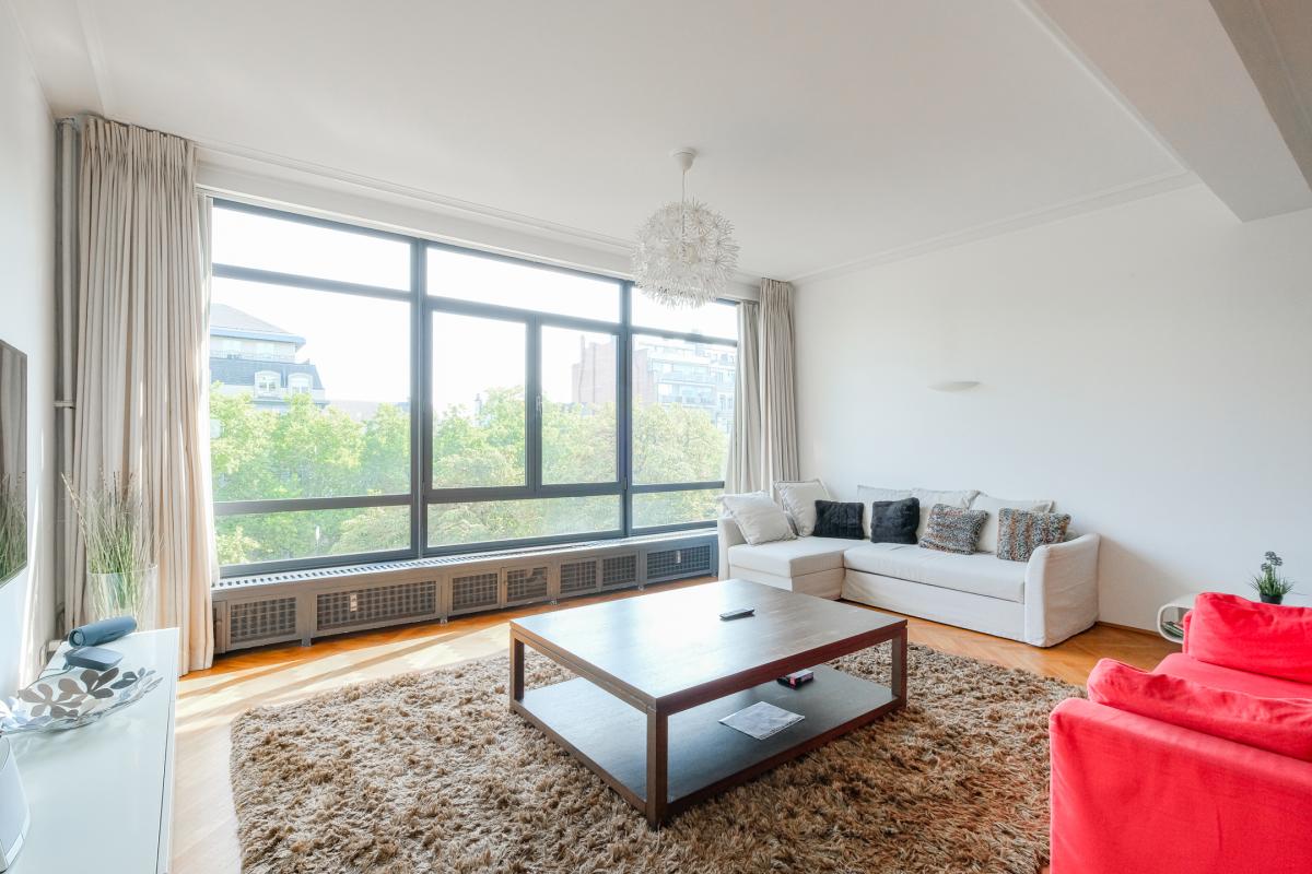 Louise/Châtelain: Magnifique appartement meublé