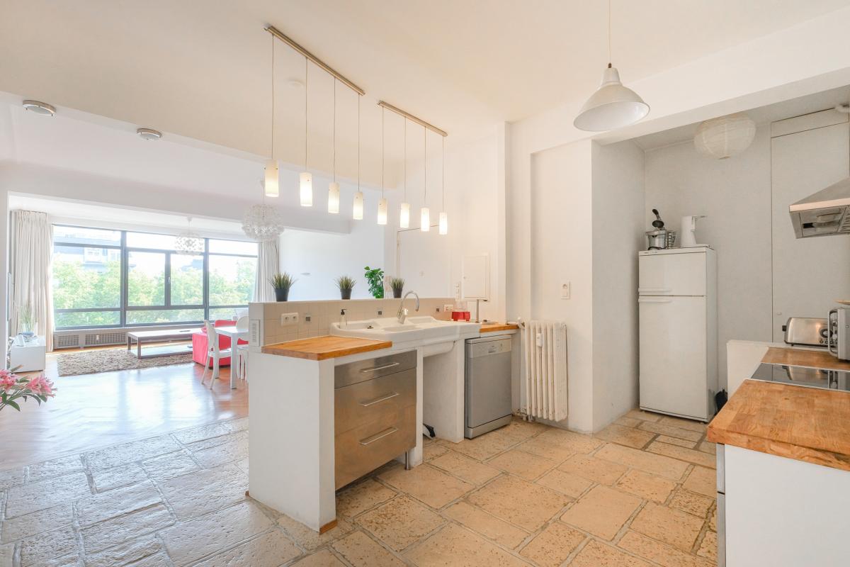 Louise/Châtelain: Magnifique appartement meublé