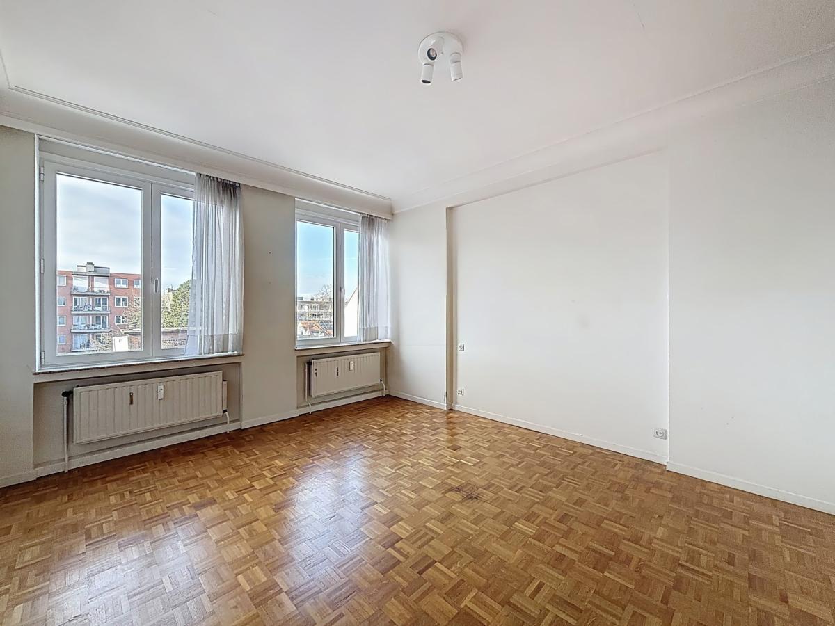 Bel-Air : Appartement 2 chambres rénové + terrasse + parking