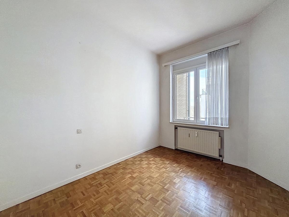 Bel-Air : Appartement 2 chambres rénové + terrasse + parking