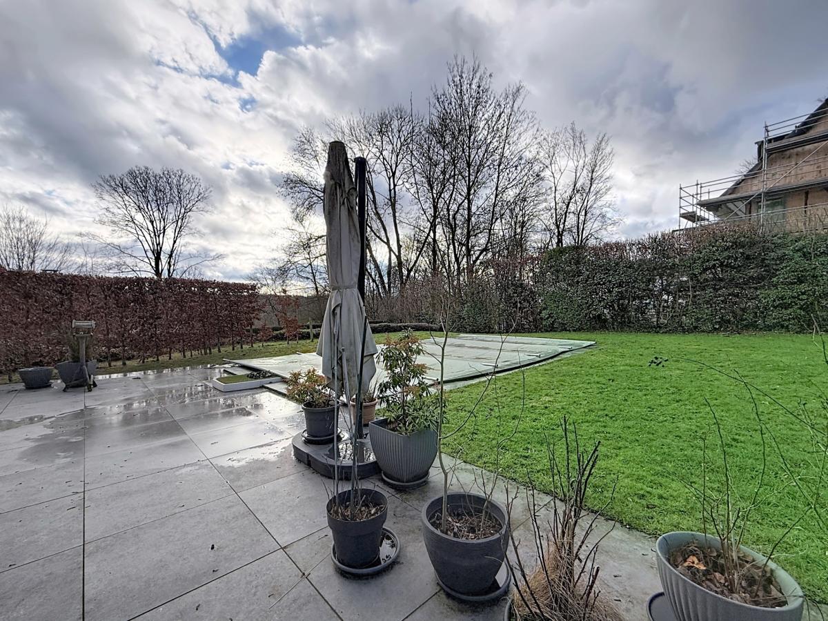 Dieweg : Maison 3 façades + piscine extérieure chauffée