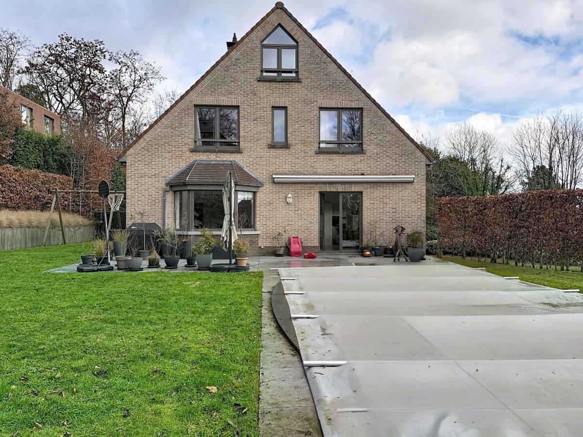 Dieweg : Maison 3 façades + piscine extérieure chauffée