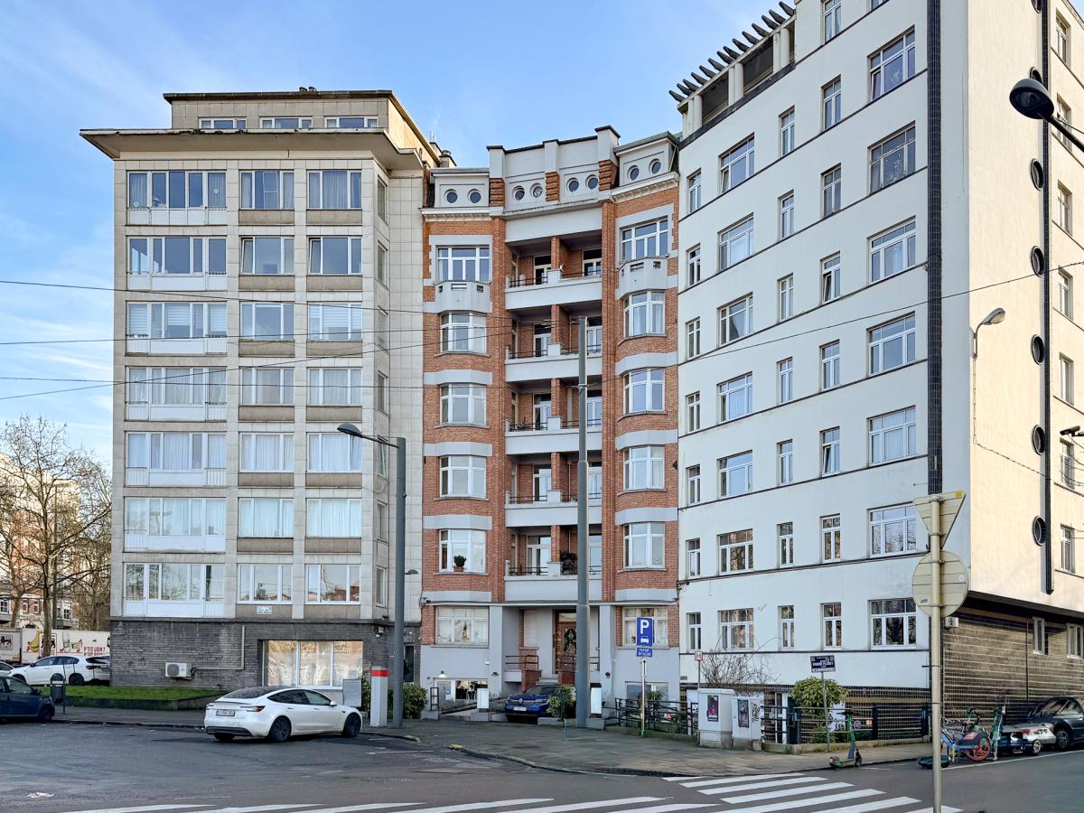 SOUS OPTION! Place Meiser: Appartement de caractère