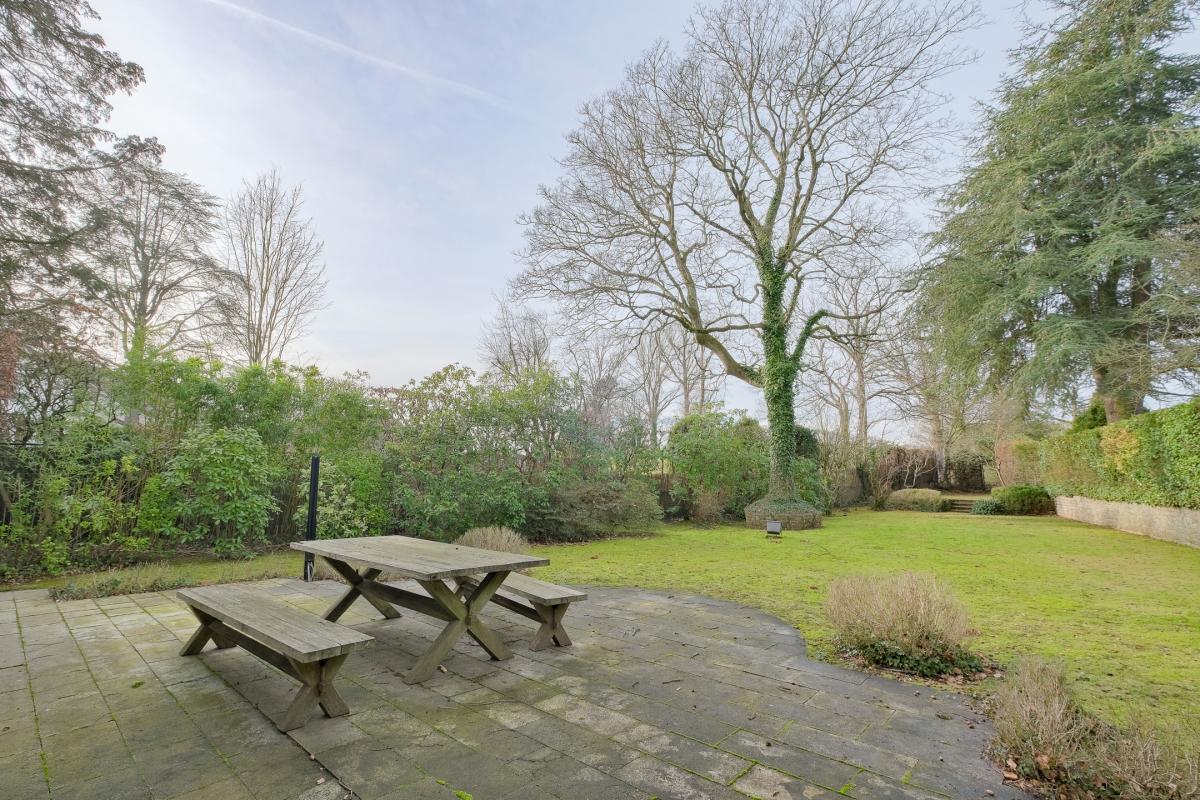 Leo Errera - Villa de 670 m² bruts, jardin & prof. libérale.