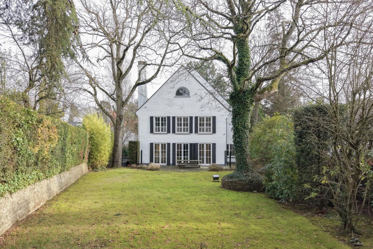 Leo Errera - Villa de 670 m² bruts, jardin & prof. libérale.