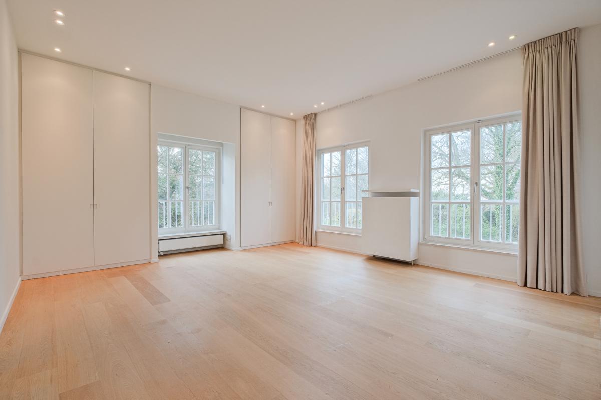 Leo Errera - Villa de 670 m² bruts, jardin & prof. libérale.