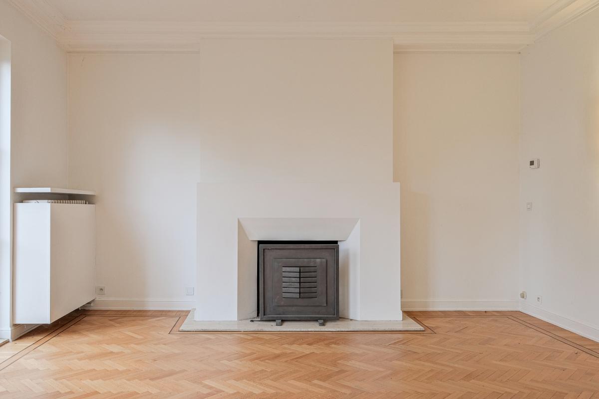 Leo Errera - Villa de 670 m² bruts, jardin & prof. libérale.