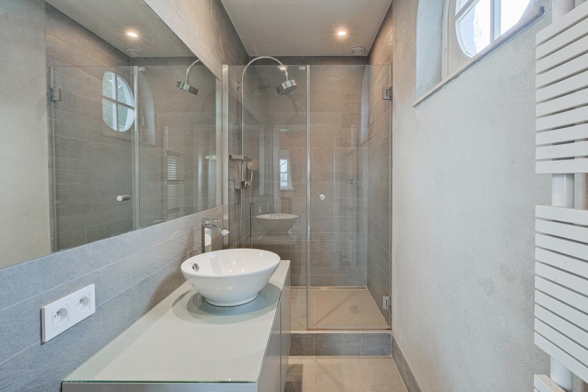 Leo Errera - Villa de 670 m² bruts, jardin & prof. libérale.