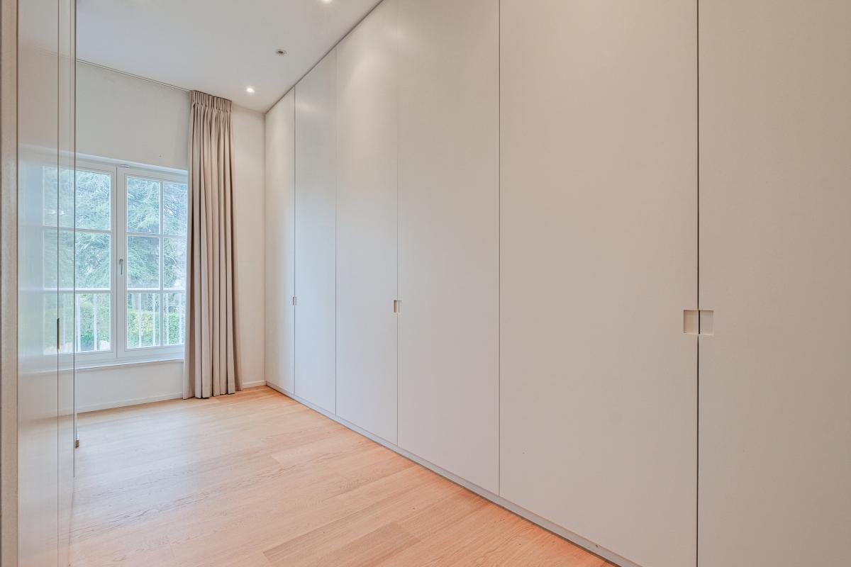 Leo Errera - Villa de 670 m² bruts, jardin & prof. libérale.