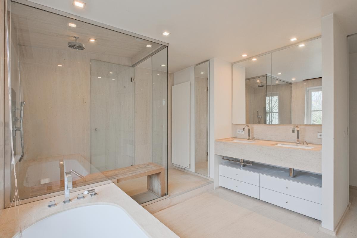 Leo Errera - Villa de 670 m² bruts, jardin & prof. libérale.