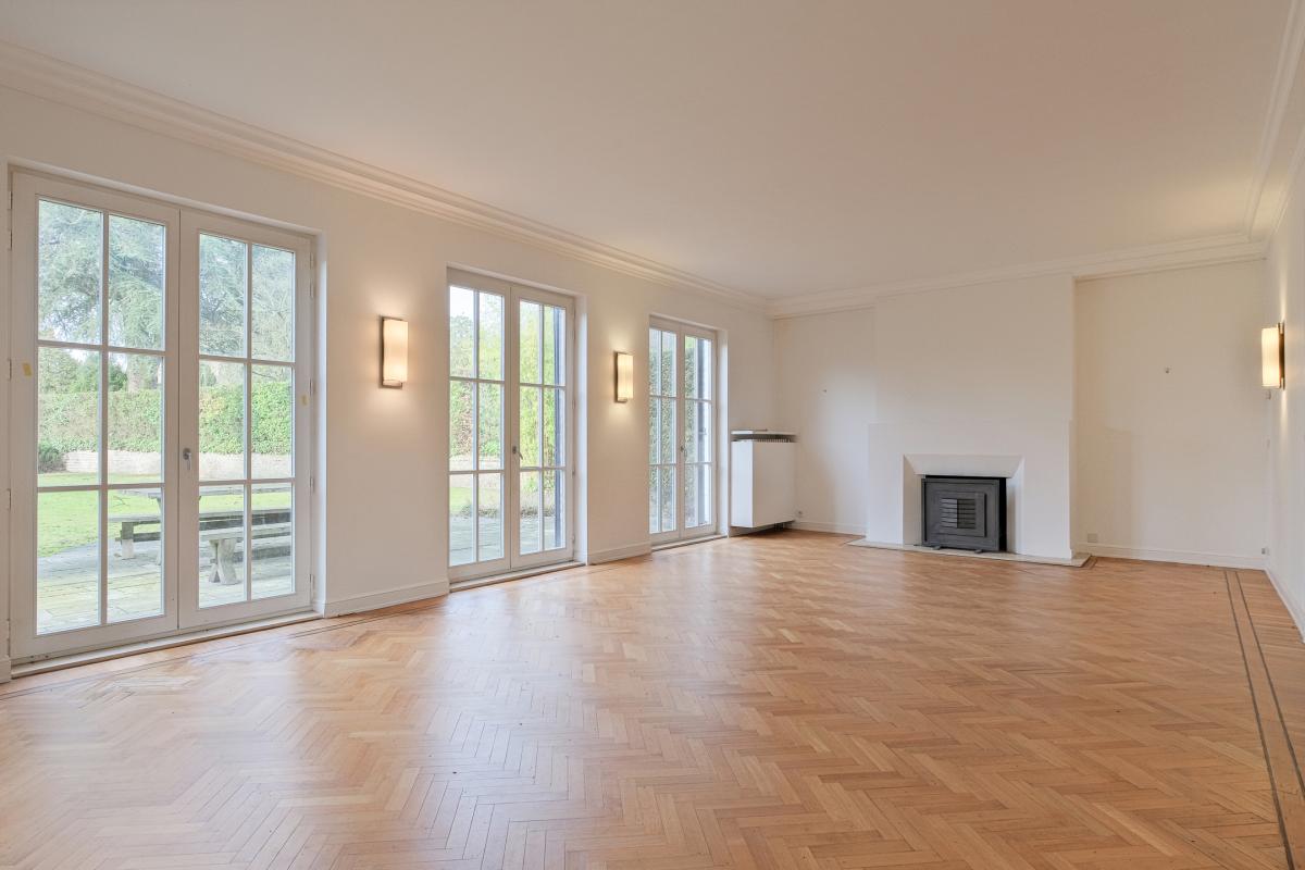 Leo Errera - Villa de 670 m² bruts, jardin & prof. libérale.