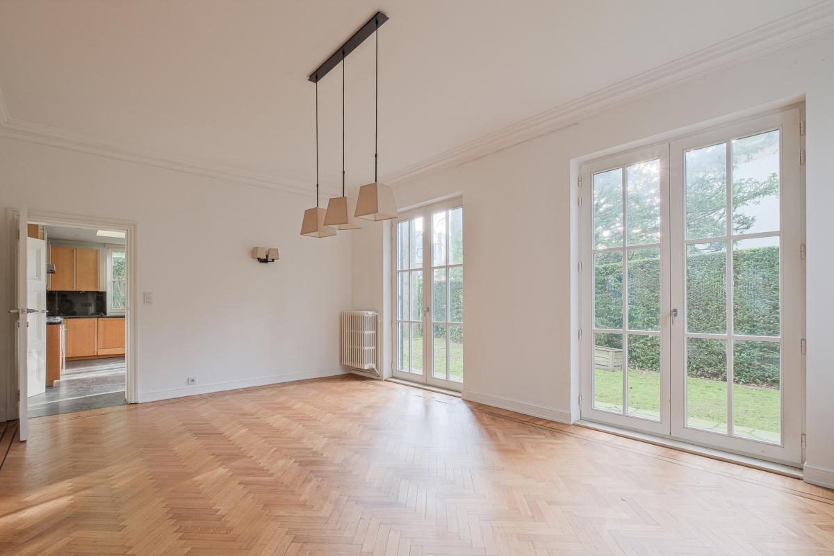 Leo Errera - Villa de 670 m² bruts, jardin & prof. libérale.