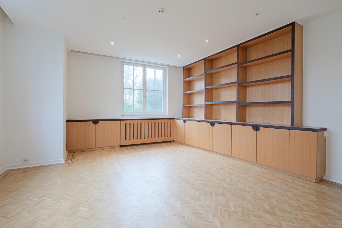 Leo Errera - Villa de 670 m² bruts, jardin & prof. libérale.