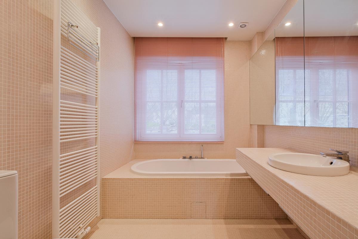 Leo Errera - Villa de 670 m² bruts, jardin & prof. libérale.