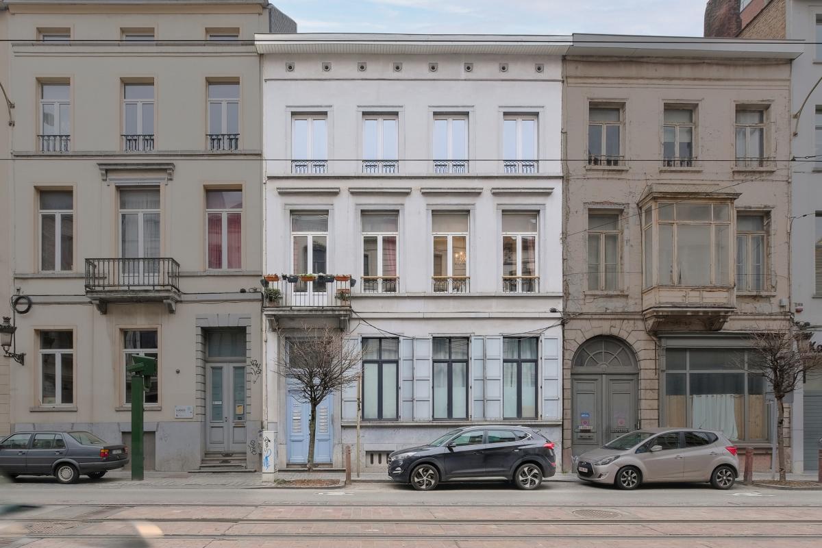 Botanique: Appartement de charme terrasse parking jardin