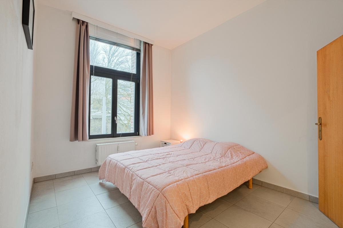 Botanique: Appartement de charme terrasse parking jardin