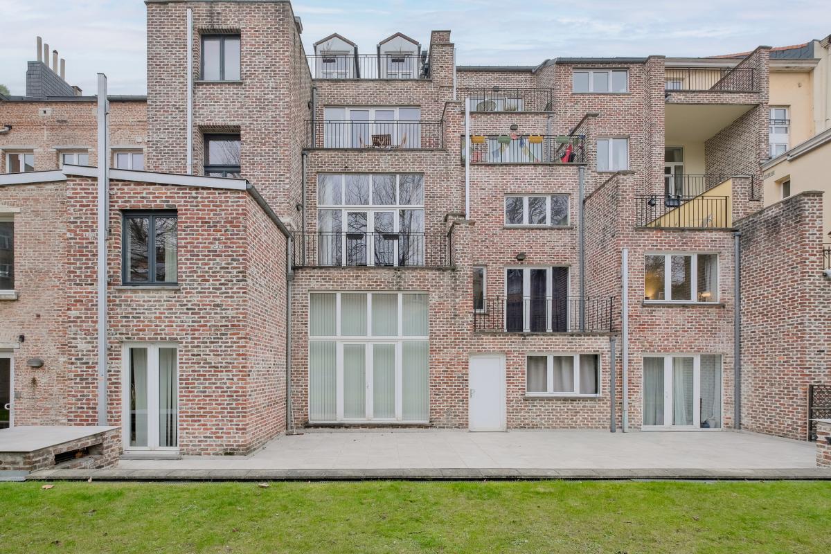 Botanique: Appartement de charme terrasse parking jardin