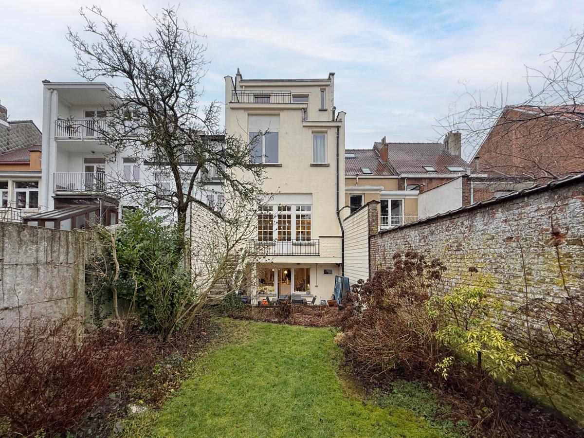 Altitude Cent : superbe maison 5 ch + bureaux + garage