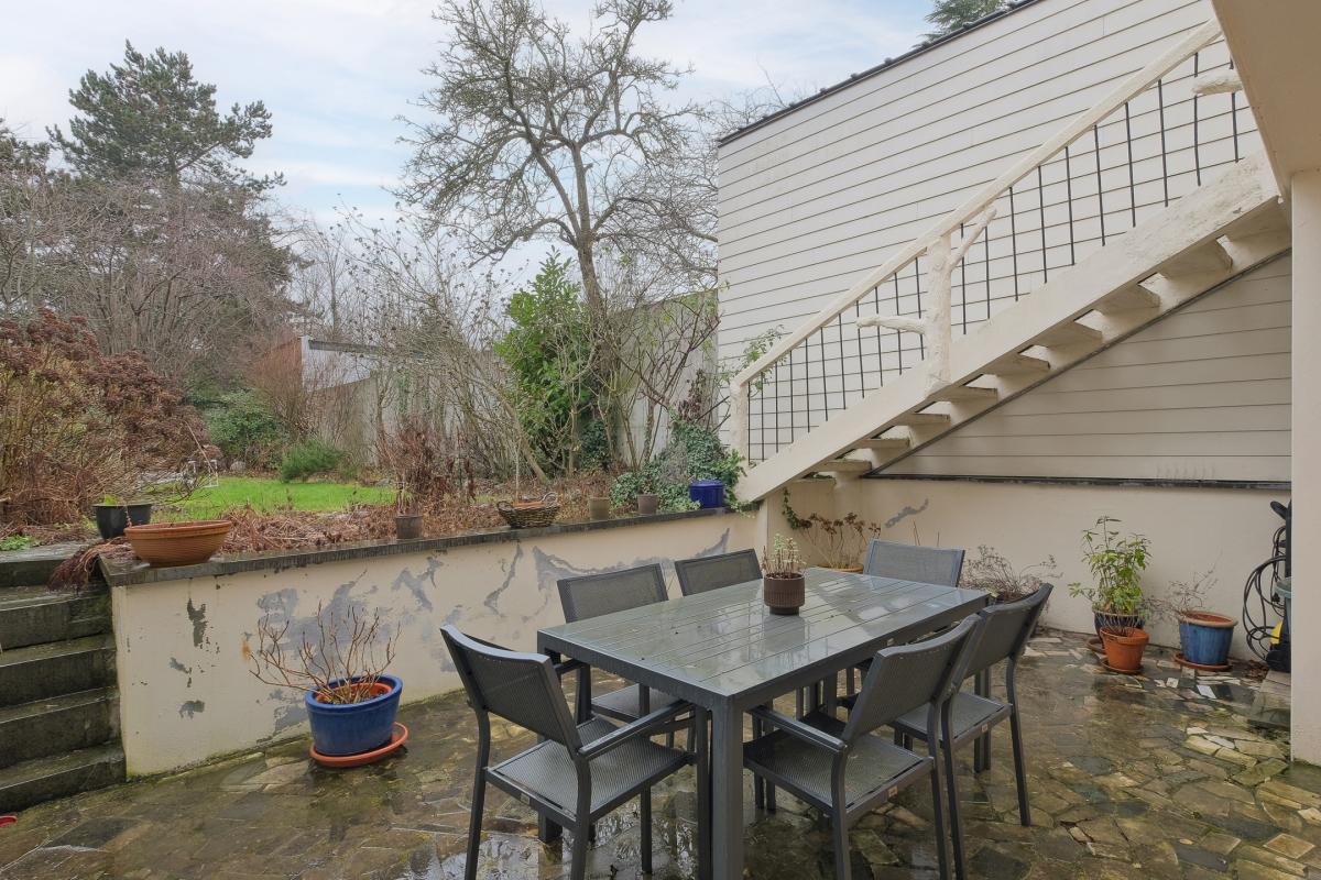 Altitude Cent : superbe maison 5 ch + bureaux + garage