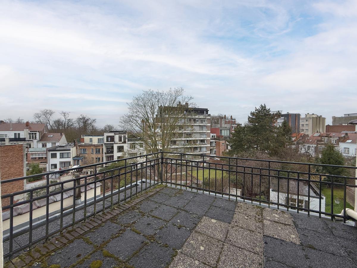 Altitude Cent : superbe maison 5 ch + bureaux + garage