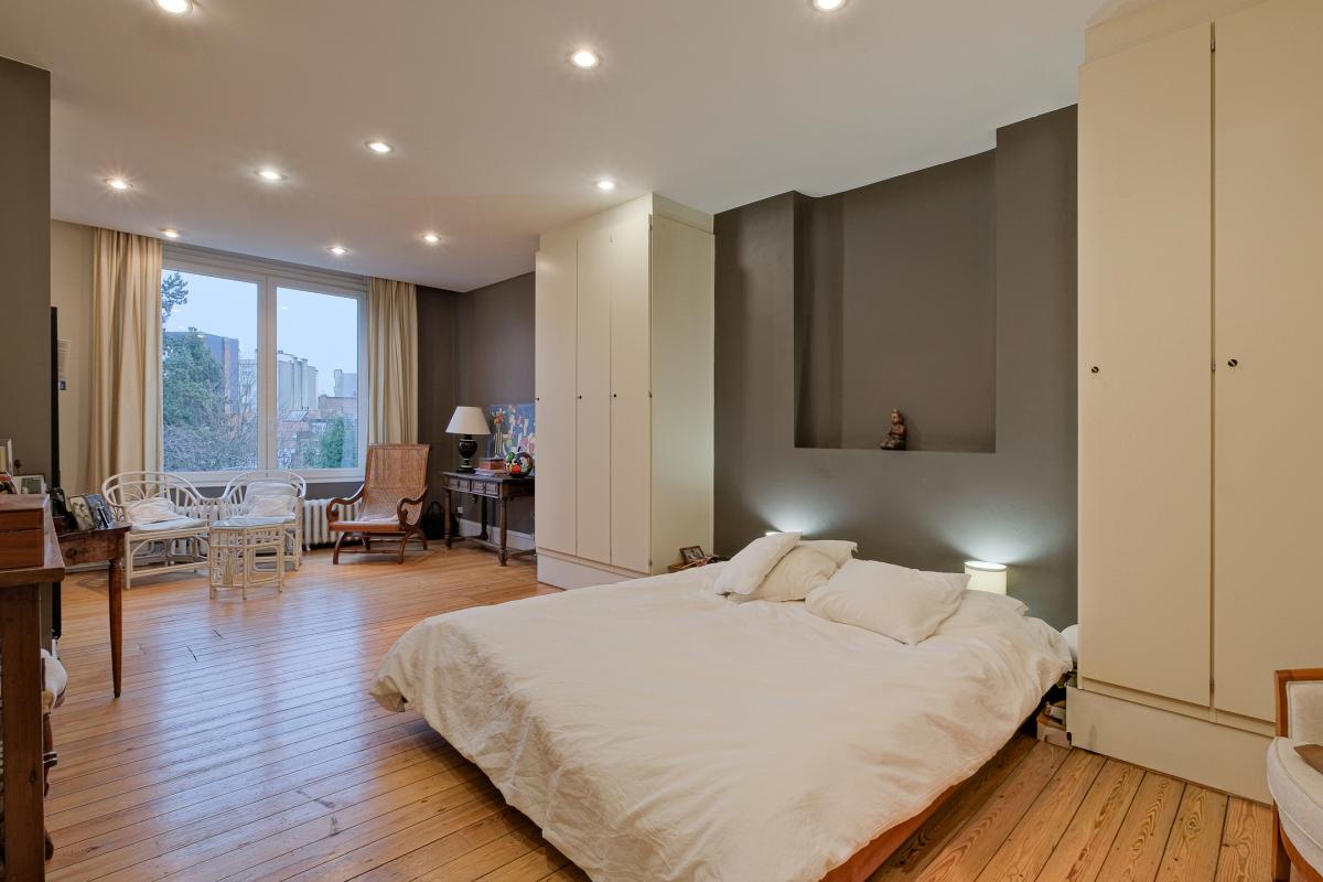 Altitude Cent : superbe maison 5 ch + bureaux + garage