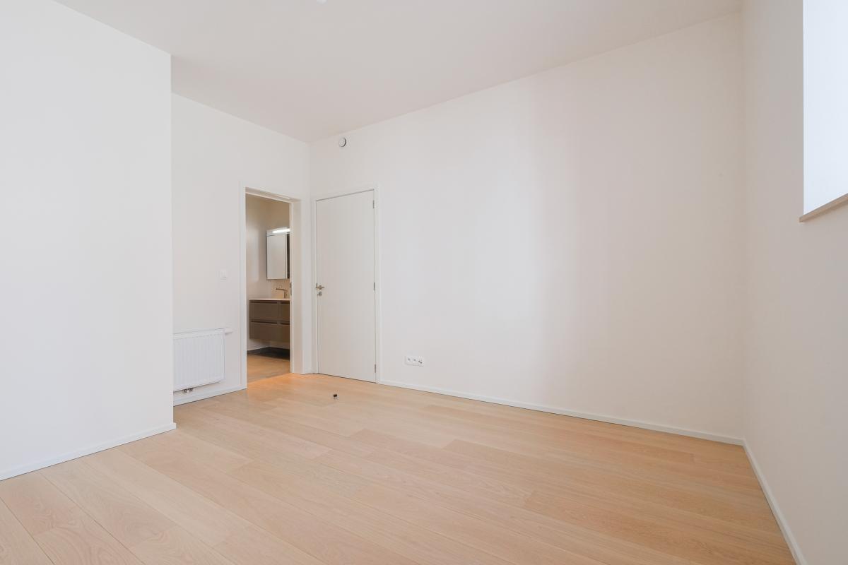 Rez-de chaussée +-145m²,3ch. + terrasse