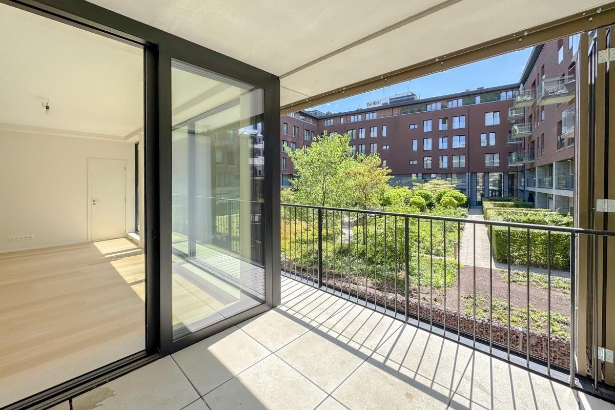 Rez-de chaussée +-145m²,3ch. + terrasse