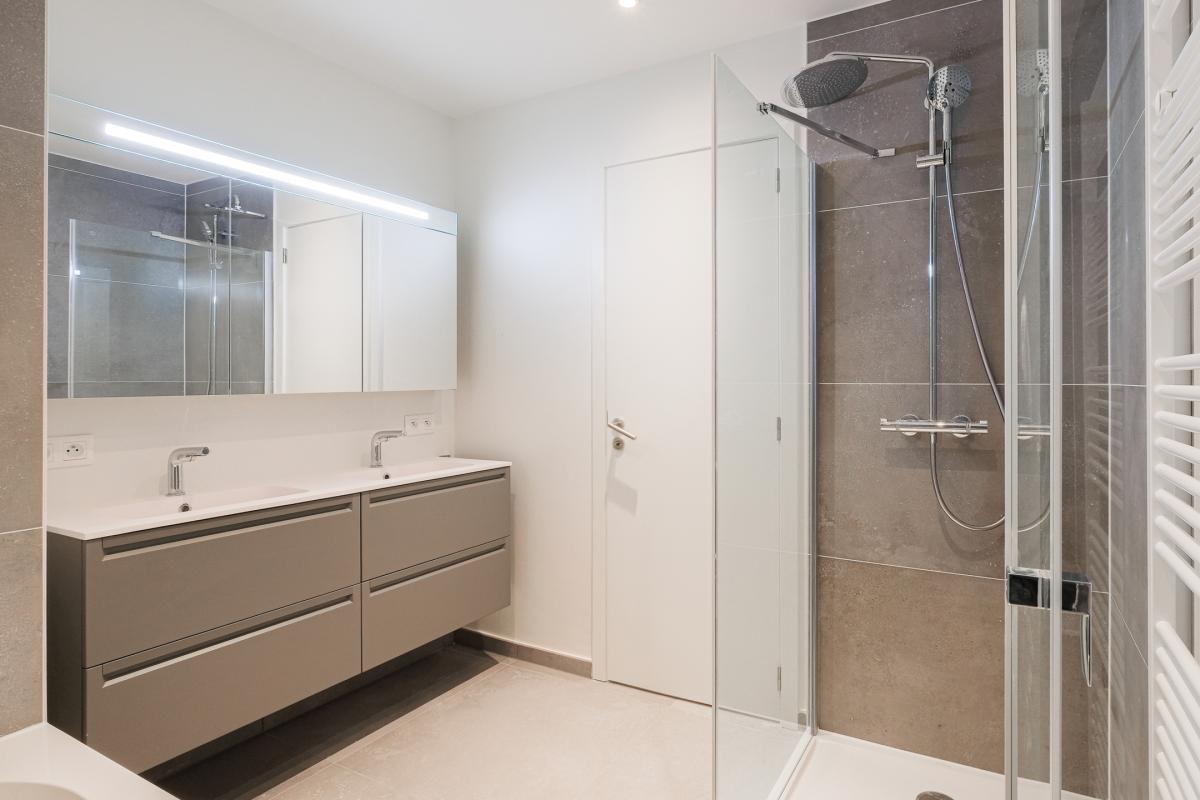 Rez-de chaussée +-145m²,3ch. + terrasse