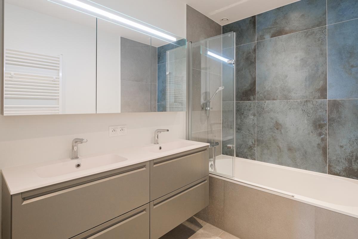 Rez-de chaussée +-145m²,3ch. + terrasse