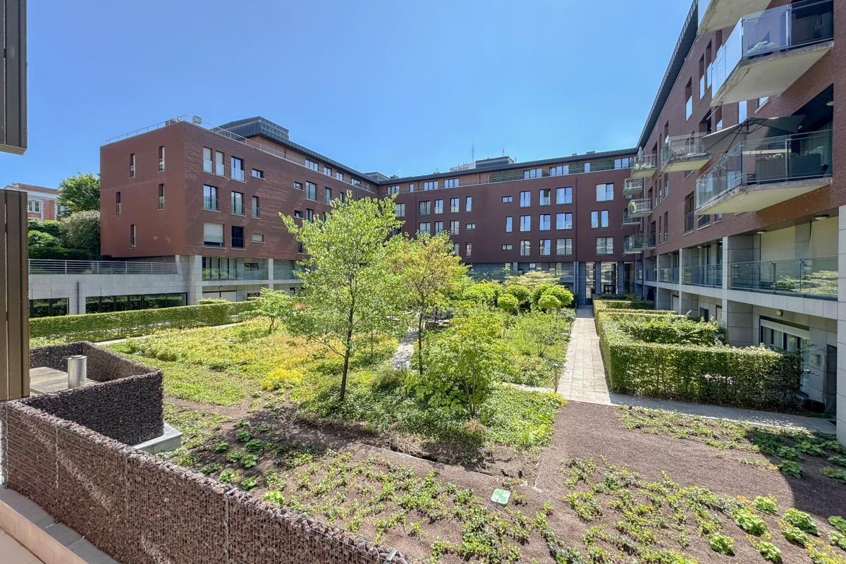 Rez-de chaussée +-145m²,3ch. + terrasse