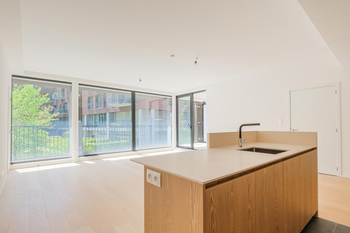 Rez-de chaussée +-145m²,3ch. + terrasse