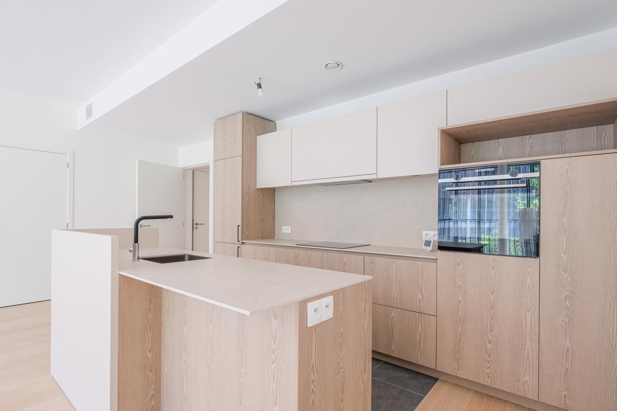 Rez-de chaussée +-145m²,3ch. + terrasse