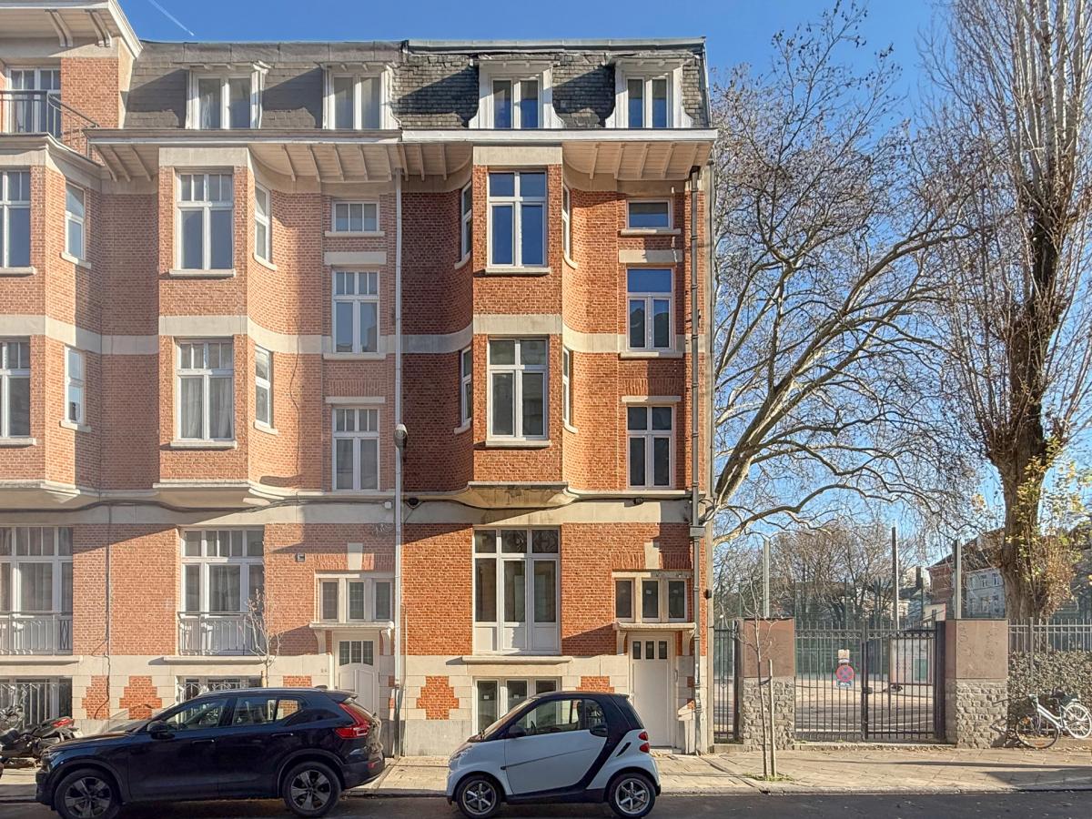 Lepoutre/Brugmann : Magnifique duplex rénové 2 chambres