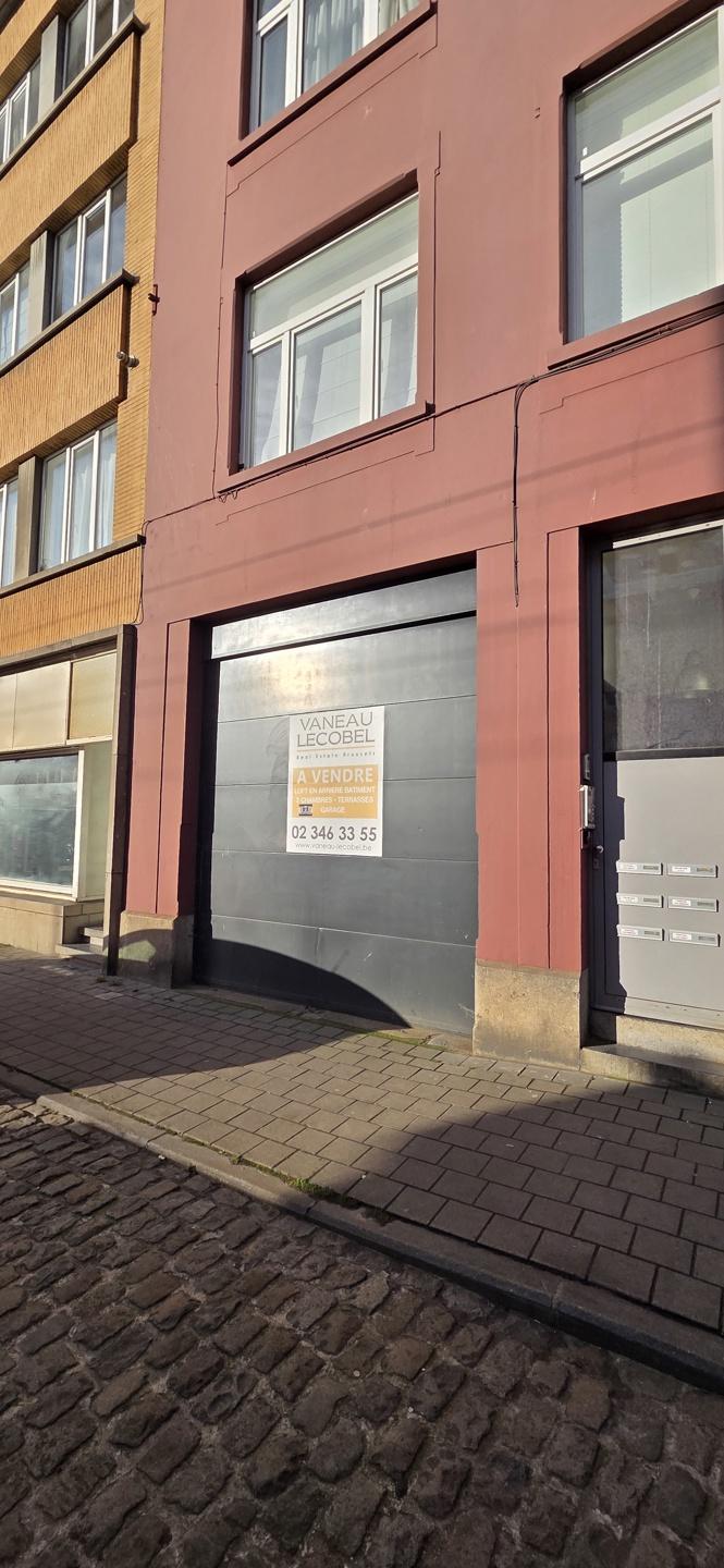 Magnifique loft de 220m² 3 ch terrasse et garage 2v